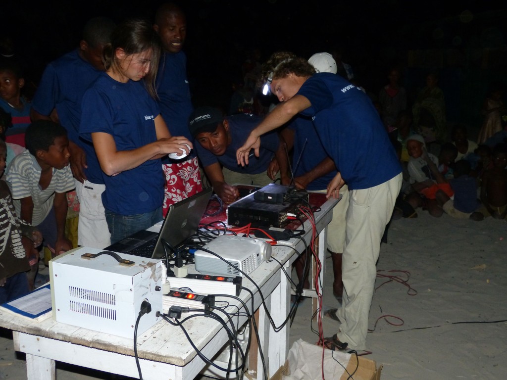 The team in Belo sur Mer work together to set up the projector and sound system for the evening presentation - integrating environmental and health topics