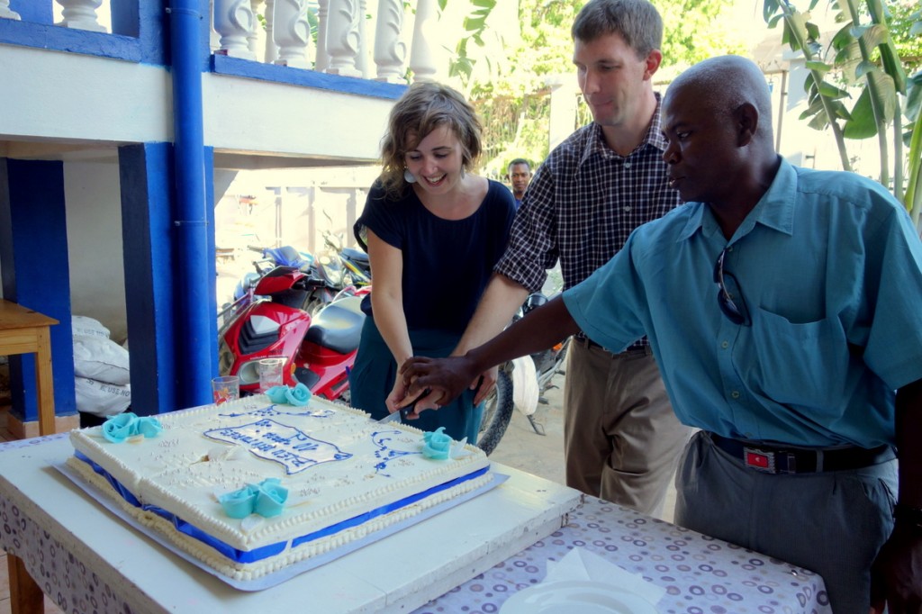 Shawn, Kitty and Roger Samba cut the enormous cake at the BV 10 year party in Toliara