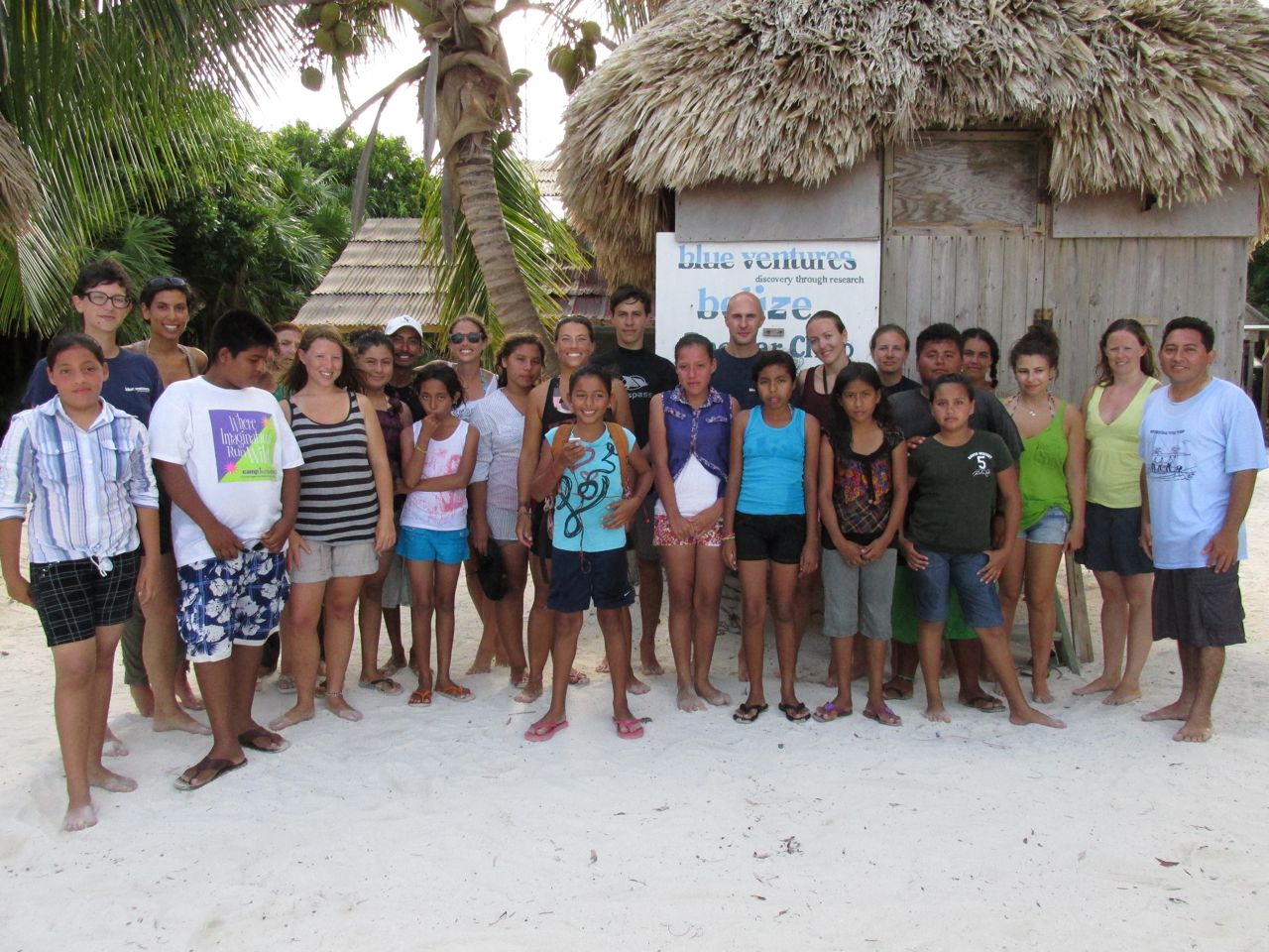A group photo of the Sarteneja students and BV expedition volunteers at Bacalar Chico Dive Camp