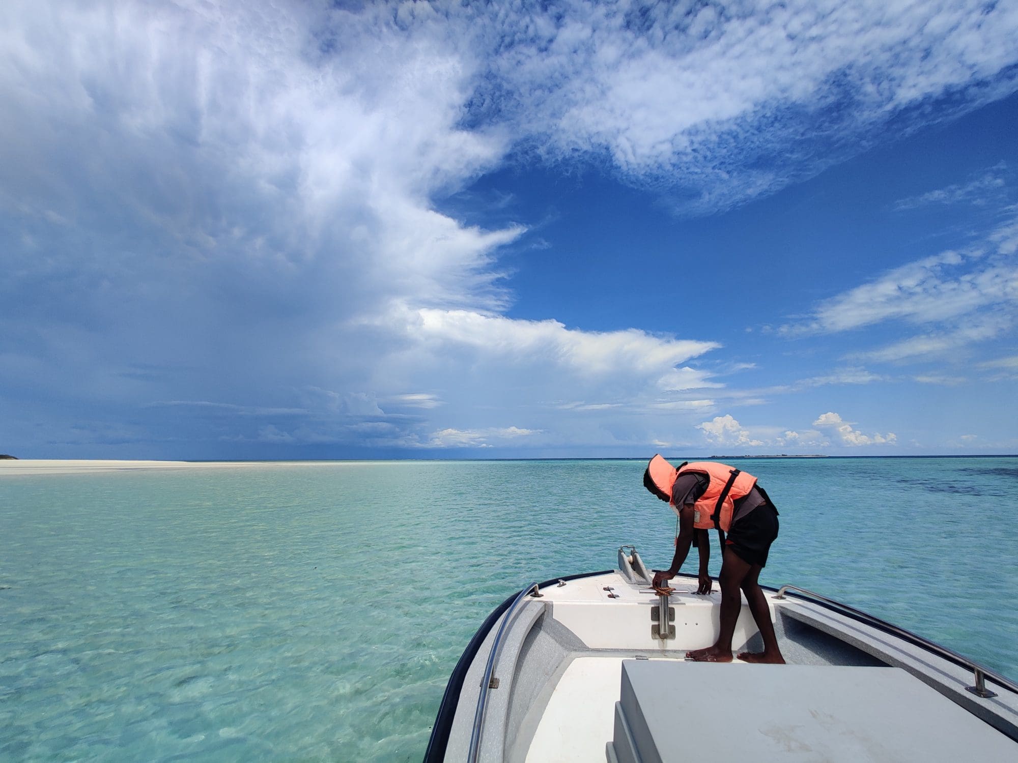 Graham Ragan Bienvenue aux îles Barren - La vie à l’extrême limite - Blue Ventures ...